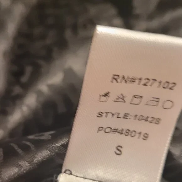 NWOT Lulus Skylar Rose Black Sleeveless Satin Leopard Peblum Blouse - Picture 7 of 7